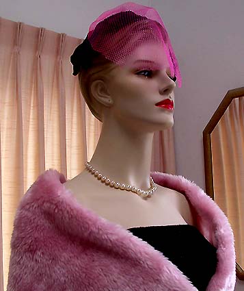 a beautiful vintage costume jewelry necklace unsigned