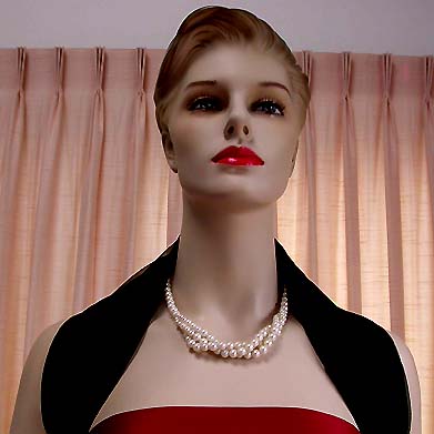 a beautiful vintage costume jewelry necklace unsigned