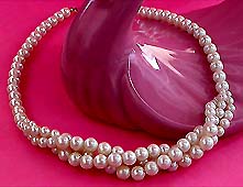 a beautiful vintage costume jewelry Juliana necklace