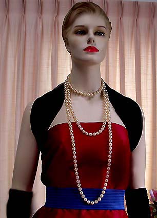 a beautiful vintage costume jewelry necklace unsigned