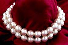 a beautiful vintage costume jewelry necklace unsigned