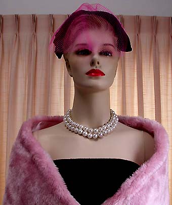 a beautiful vintage costume jewelry necklace unsigned