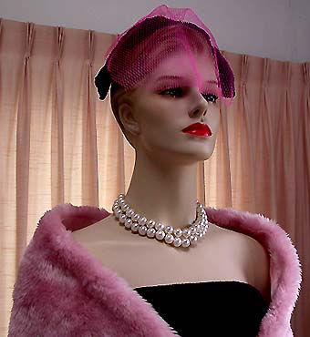a beautiful vintage costume jewelry necklace unsigned