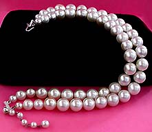 a beautiful vintage costume jewelry Juliana necklace