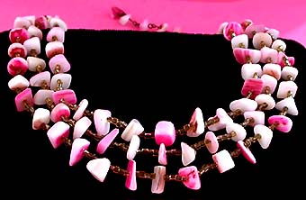 a beautiful vintage costume jewelry necklace unsigned