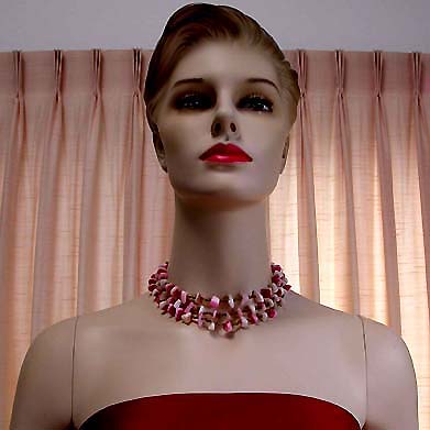 a beautiful vintage costume jewelry necklace unsigned