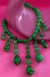 a beautiful vintage costume jewelry necklace unsigned
