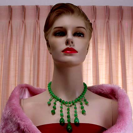a beautiful vintage costume jewelry necklace unsigned