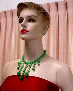 a beautiful vintage costume jewelry necklace unsigned