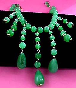 a beautiful vintage costume jewelry necklace unsigned