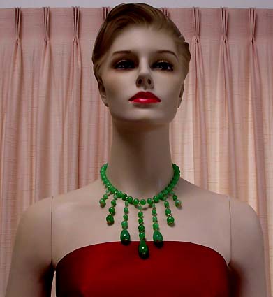a beautiful vintage costume jewelry necklace unsigned