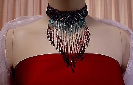 a beautiful vintage costume jewelry necklace unsigned