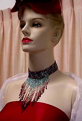 a beautiful vintage costume jewelry necklace unsigned