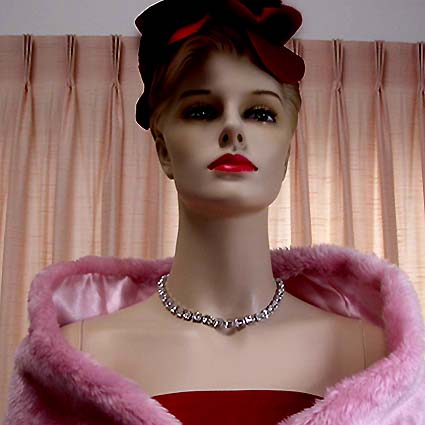 a beautiful vintage costume jewelry necklace unsigned