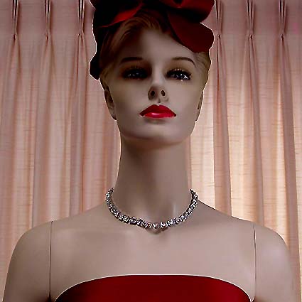 a beautiful vintage costume jewelry necklace unsigned