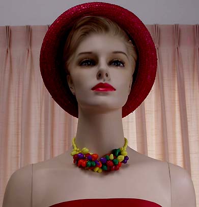 a beautiful vintage costume jewelry necklace unsigned