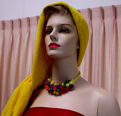 a beautiful vintage costume jewelry necklace unsigned