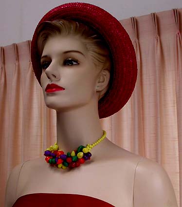 a beautiful vintage costume jewelry necklace unsigned