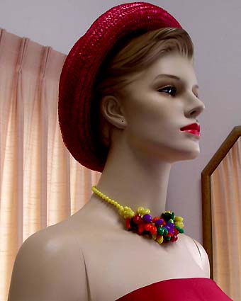 a beautiful vintage costume jewelry necklace unsigned