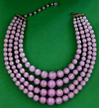 a beautiful vintage costume jewelry necklace unsigned
