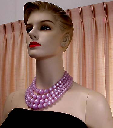 a beautiful vintage costume jewelry necklace unsigned