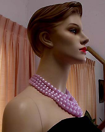a beautiful vintage costume jewelry necklace unsigned