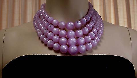 a beautiful vintage costume jewelry necklace unsigned