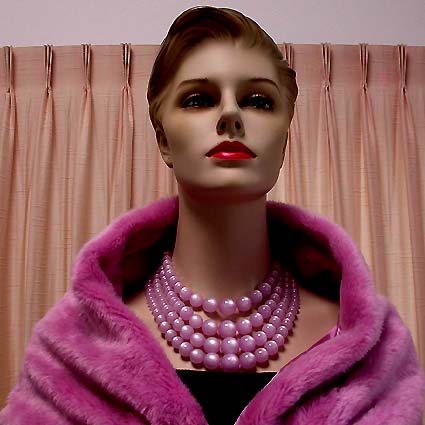 a beautiful vintage costume jewelry necklace unsigned