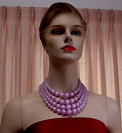 a beautiful vintage costume jewelry necklace unsigned
