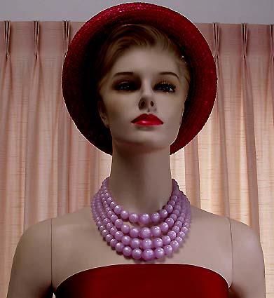 a beautiful vintage costume jewelry necklace unsigned