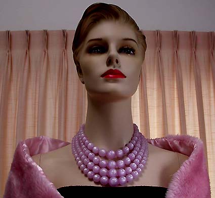 a beautiful vintage costume jewelry necklace unsigned