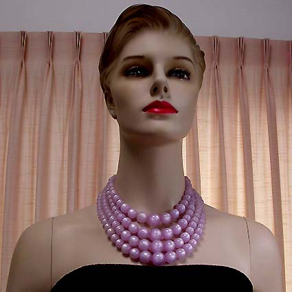 a beautiful vintage costume jewelry necklace unsigned