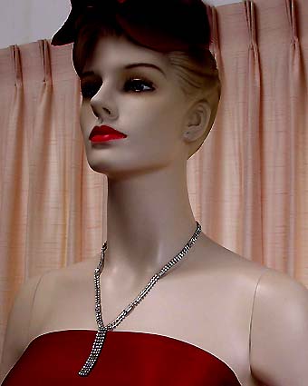 a beautiful vintage costume jewelry necklace unsigned