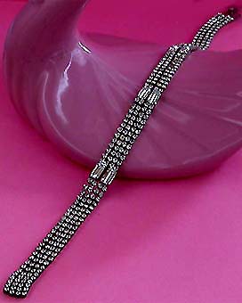 a beautiful vintage costume jewelry necklace unsigned