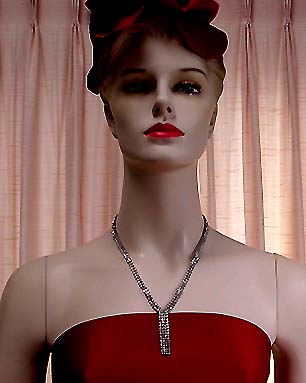 a beautiful vintage costume jewelry necklace unsigned