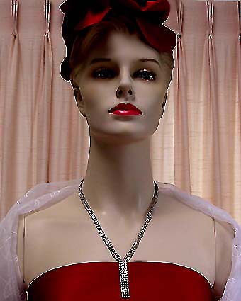 a beautiful vintage costume jewelry necklace unsigned