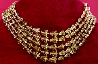 a beautiful vintage costume jewelry necklace unsigned