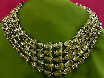 a beautiful vintage costume jewelry necklace unsigned