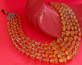 a beautiful vintage costume jewelry necklace unsigned