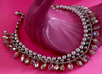 a beautiful vintage costume jewelry necklace unsigned