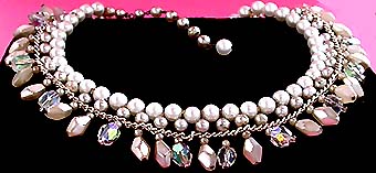 a beautiful vintage costume jewelry necklace unsigned