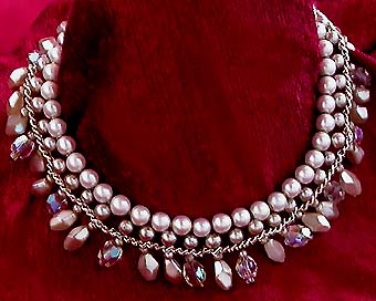 a beautiful vintage costume jewelry necklace unsigned