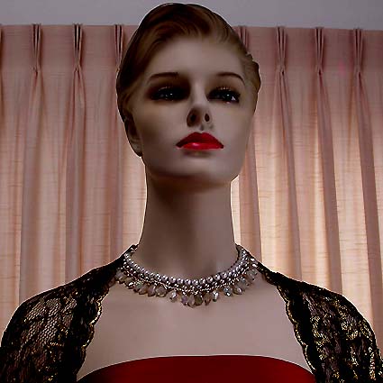 a beautiful vintage costume jewelry necklace unsigned
