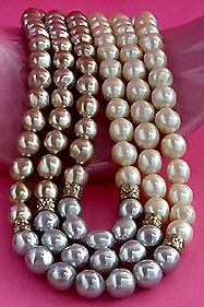a beautiful vintage costume jewelry necklace unsigned