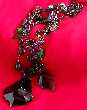 a beautiful vintage costume jewelry necklace unsigned