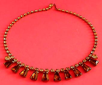 a beautiful vintage costume jewelry necklace unsigned