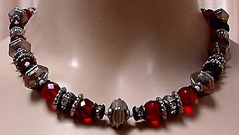 a beautiful vintage costume jewelry necklace unsigned
