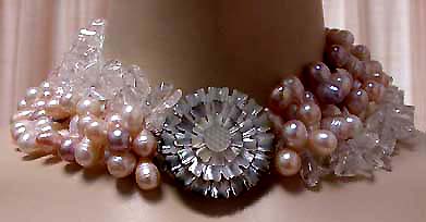a beautiful vintage costume jewelry necklace unsigned