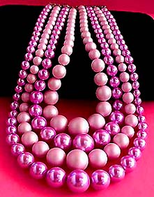 a beautiful vintage costume jewelry necklace unsigned
