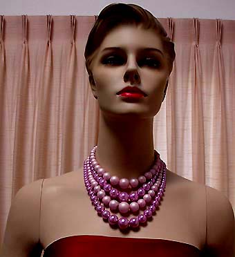 a beautiful vintage costume jewelry necklace unsigned